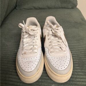 Nike Women's Sneakers White with Cream and Light Gray Accents